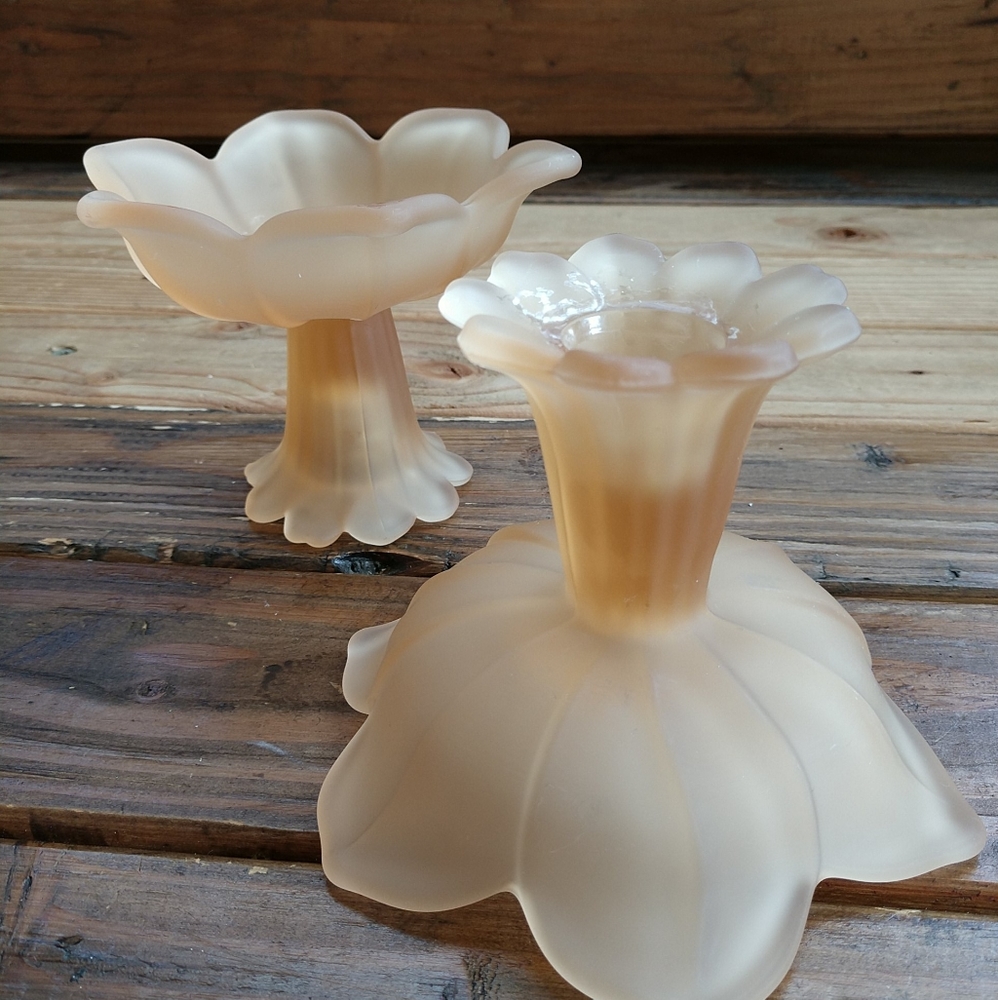 Vtg frosted 🍑 depression glass candle holder